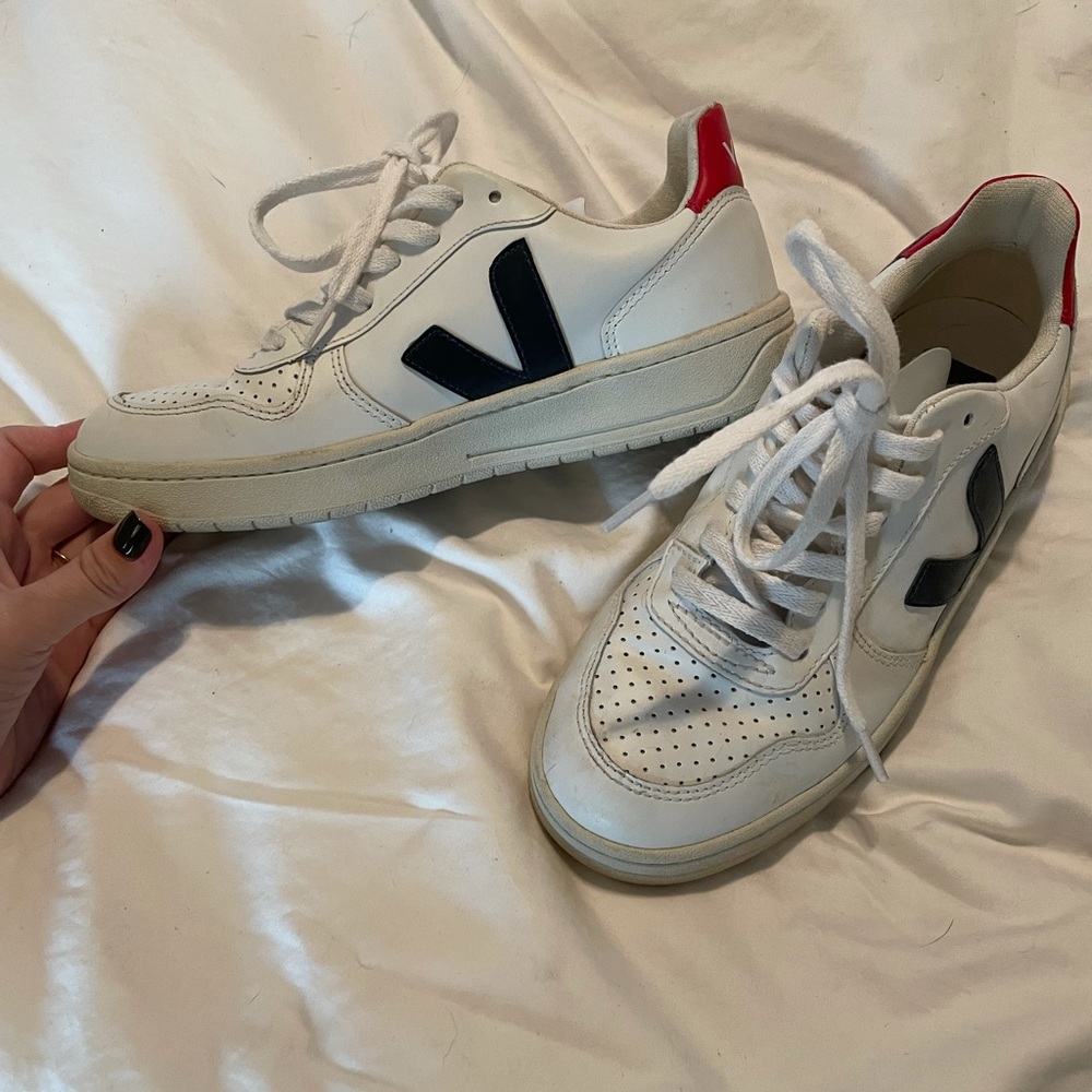 Veja V10 Sneakers Size 37